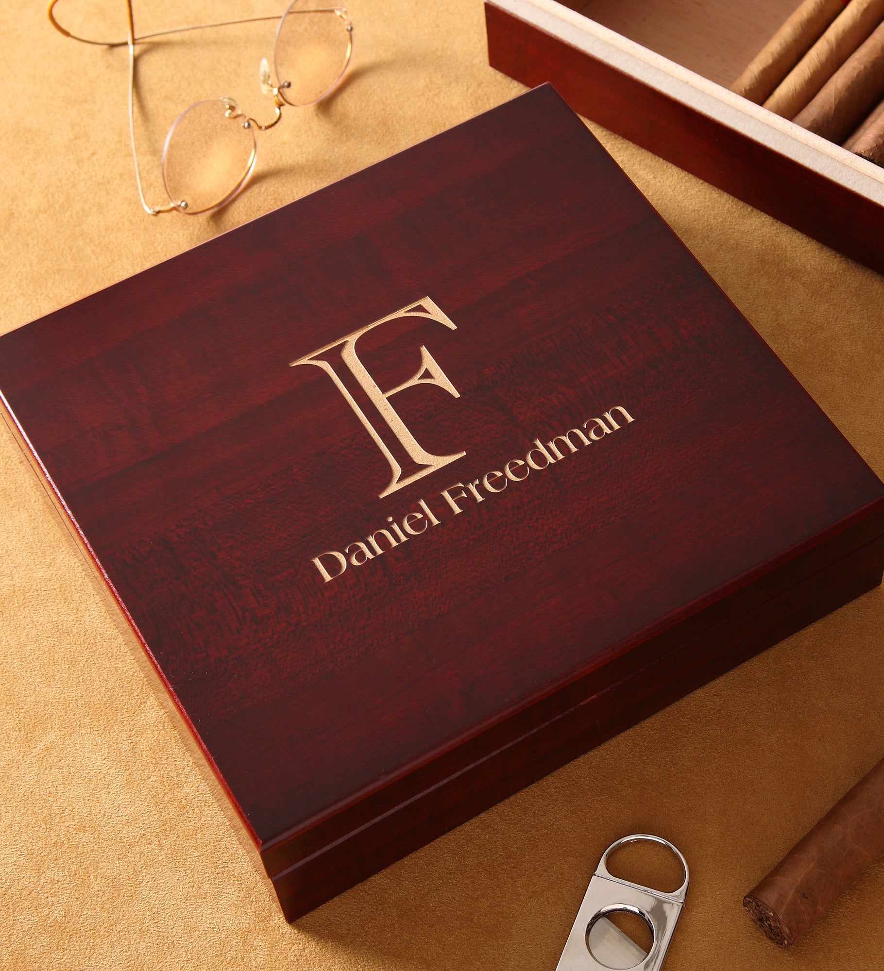 Personalized Cherry Wood Cigar Humidor 20 Count